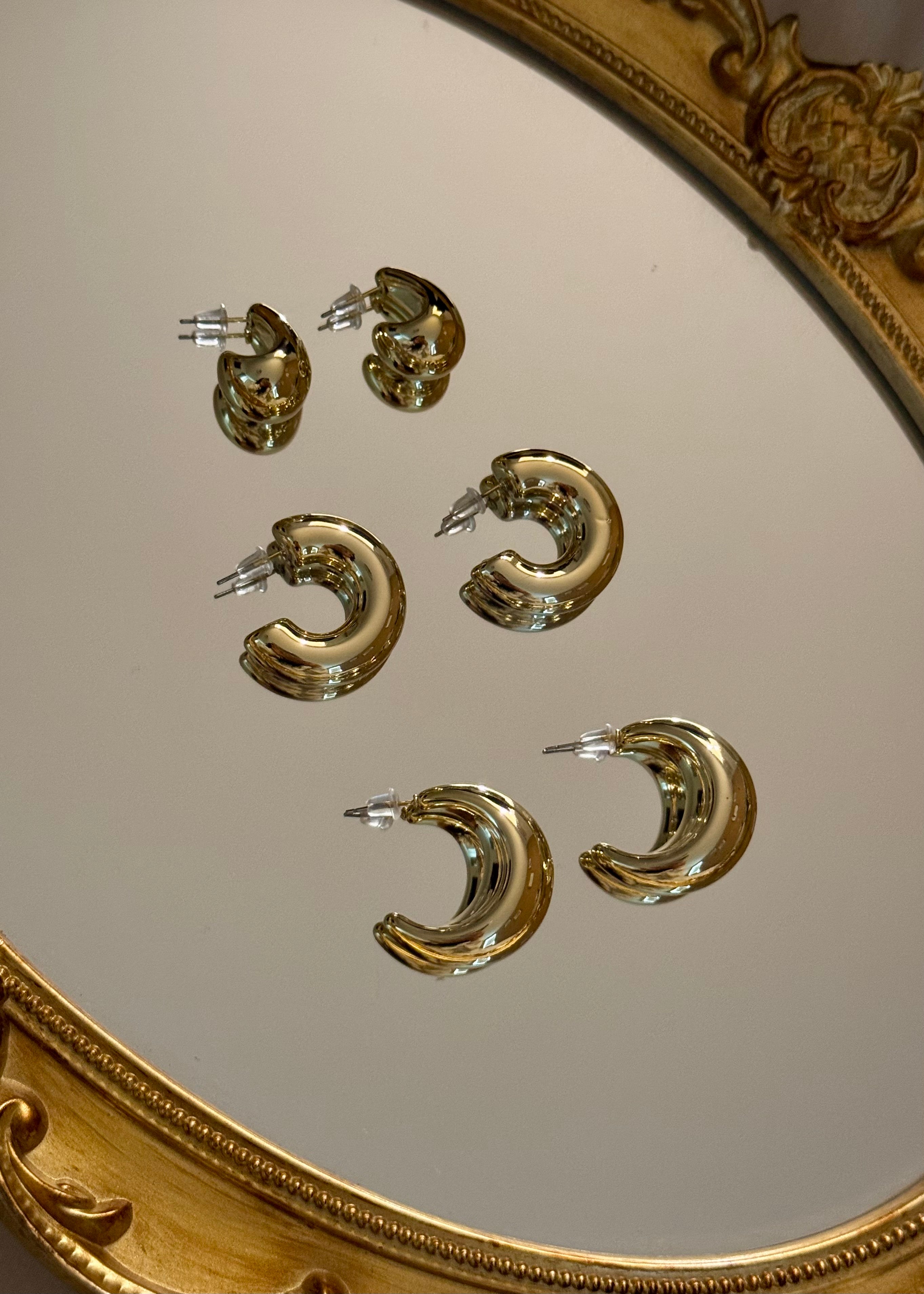 Lili Mini Bold Hoop Earrings