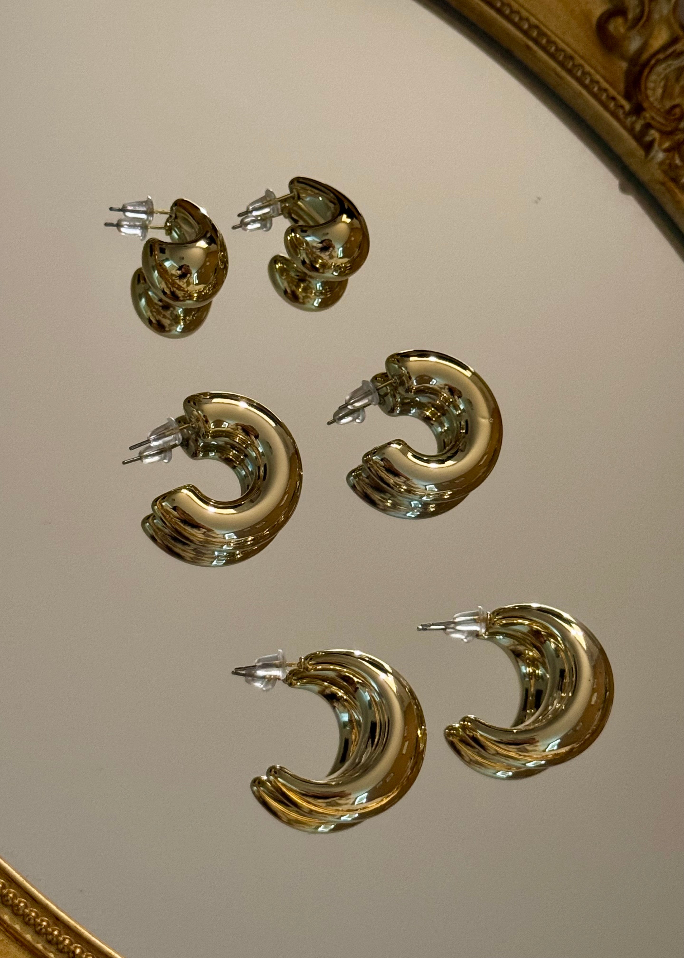Lili Mini Bold Hoop Earrings