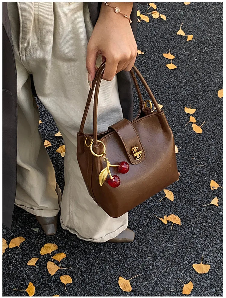 Helen Bucket Bag