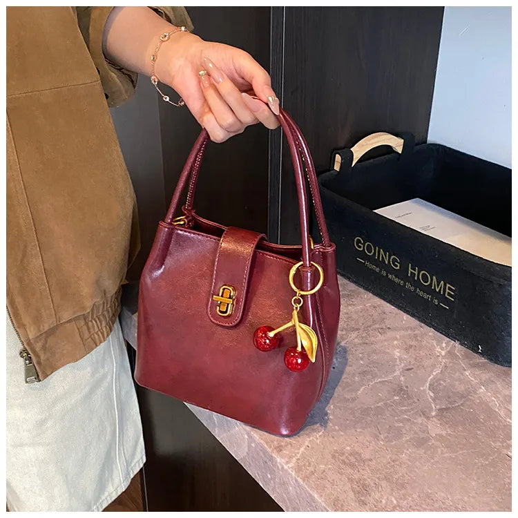 Helen Bucket Bag