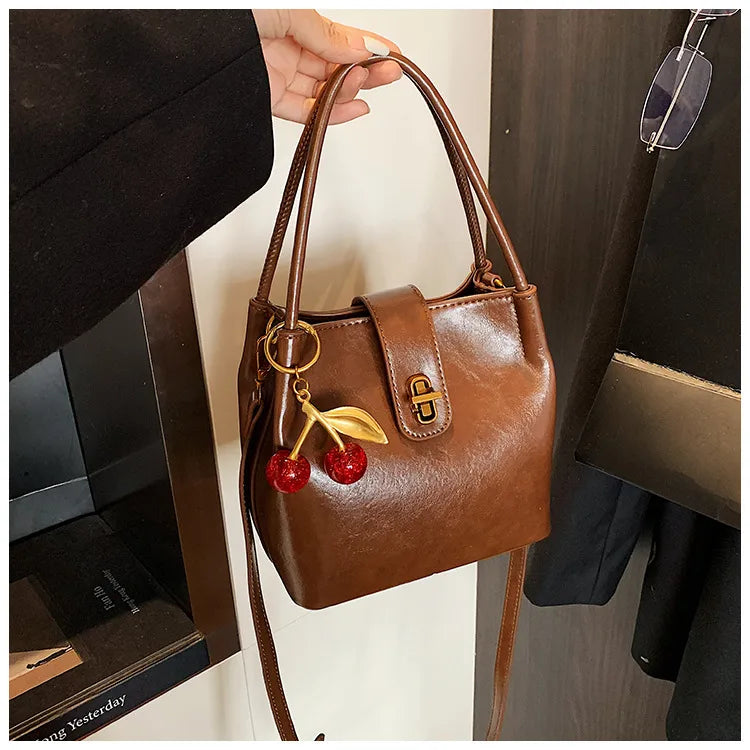 Helen Bucket Bag