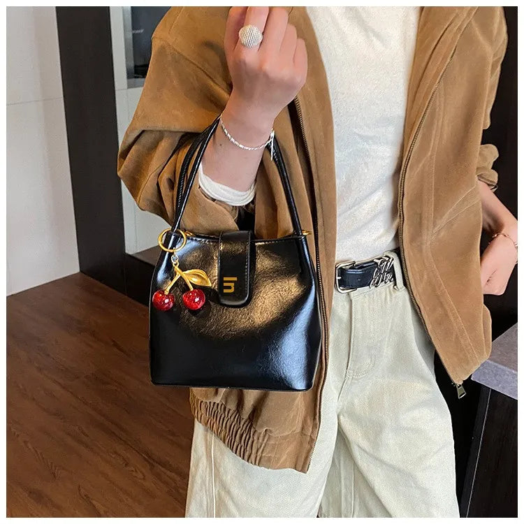 Helen Bucket Bag